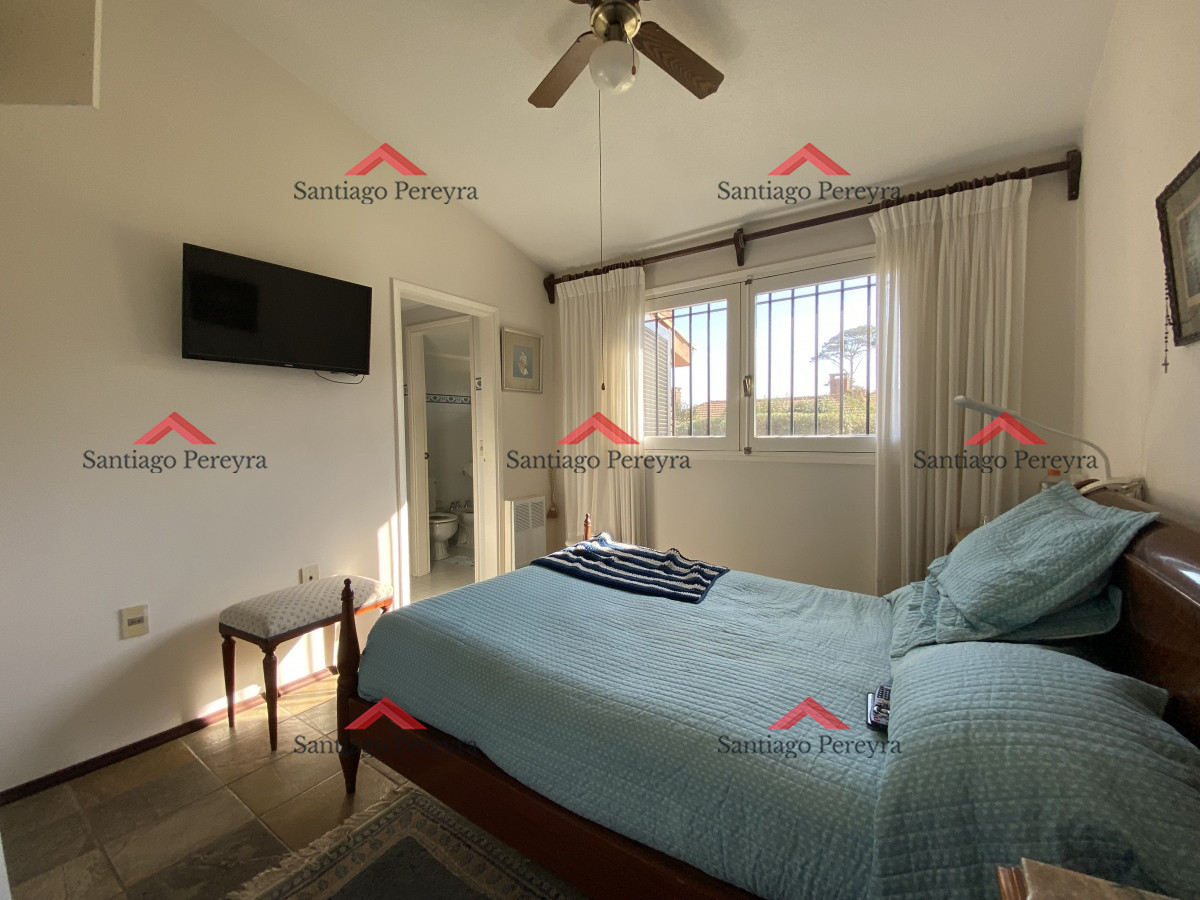 Casa ID.14804 - Punta del Este, importante residencia con piscina y cancha de paddle