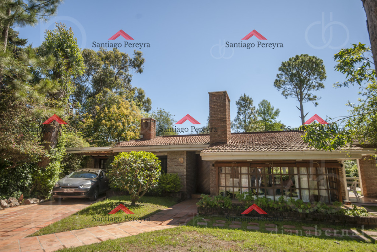 Casa ID.13471 - Casa alquiler Pinares, Punta del Este, 4 dormitorios, piscina, amplio parque cercado