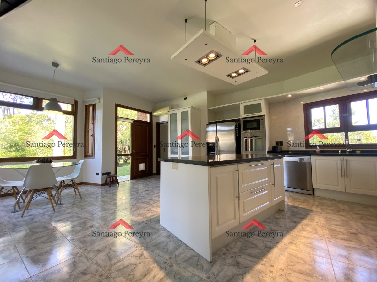 Casa ID.14857 - Punta del Este, gran residencia en mansa, 6 dormitorios y piscina climatizada.