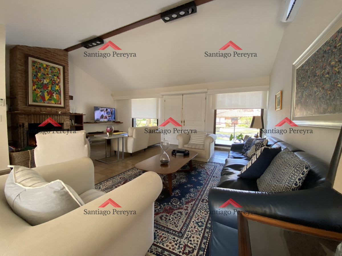 Casa ID.14804 - Punta del Este, importante residencia con piscina y cancha de paddle