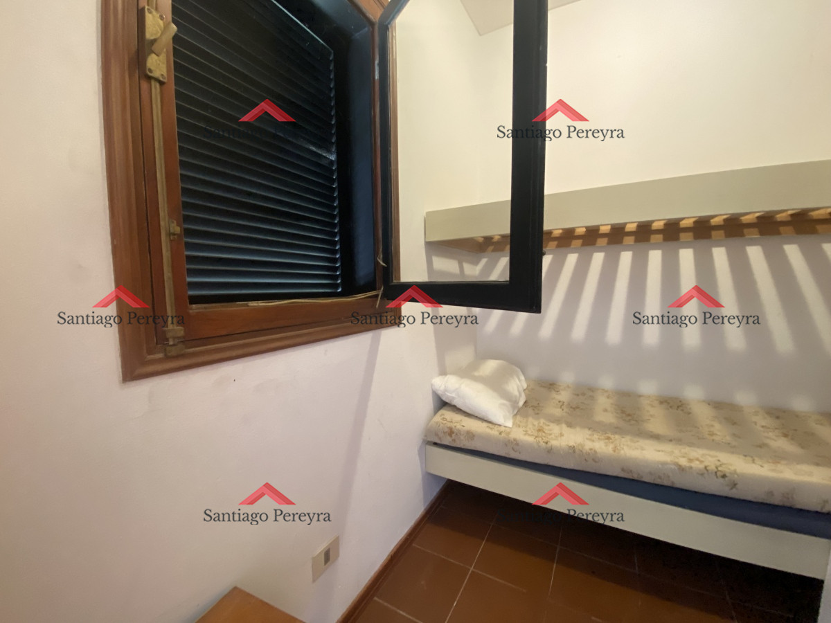 Casa ID.14804 - Punta del Este, importante residencia con piscina y cancha de paddle