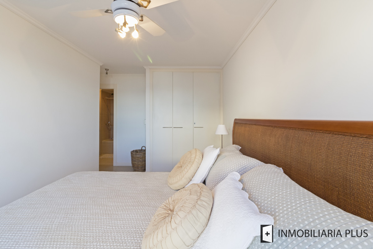 Apartamento ID.1054 - Venta de Apartamento con piscina, terraza, cochera, 2 dormitorios y 2 baños en La Península de Punta del este