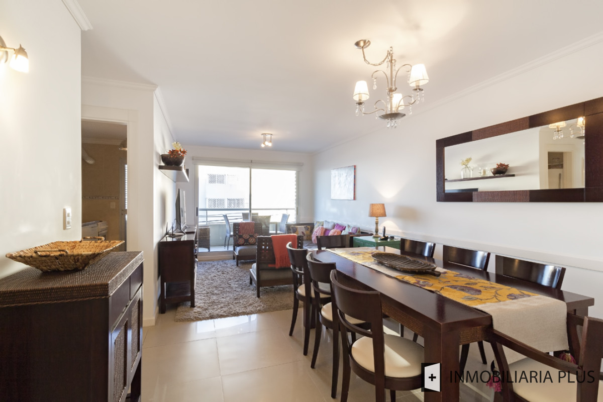 Apartamento ID.1054 - Venta de Apartamento con piscina, terraza, cochera, 2 dormitorios y 2 baños en La Península de Punta del este