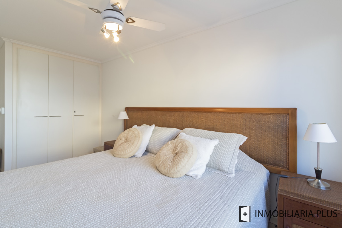 Apartamento ID.1054 - Venta de Apartamento con piscina, terraza, cochera, 2 dormitorios y 2 baños en La Península de Punta del este