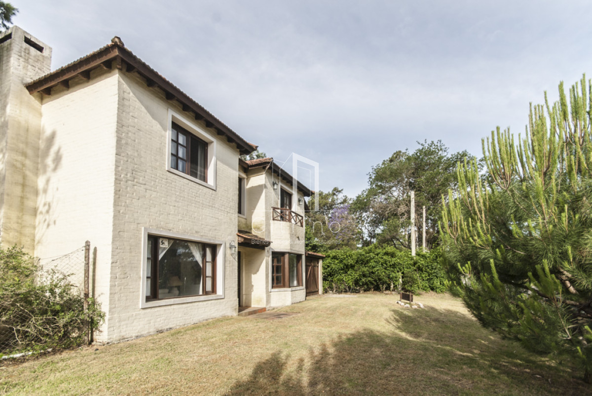 Casa ID.1327 - Casa en Pinares, Punta del Este, 3 dormitorios, piscina