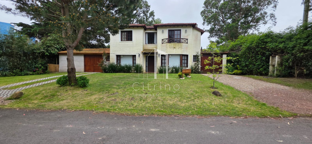 Casa ID.1327 - Casa en Pinares, Punta del Este, 3 dormitorios, piscina