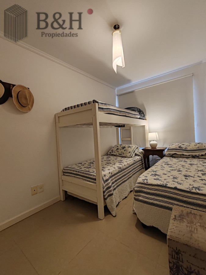 Apartamento ID.1760 - Punta del este, Península, departamento de 2 dormitorios con piscina, terraza y cochera.