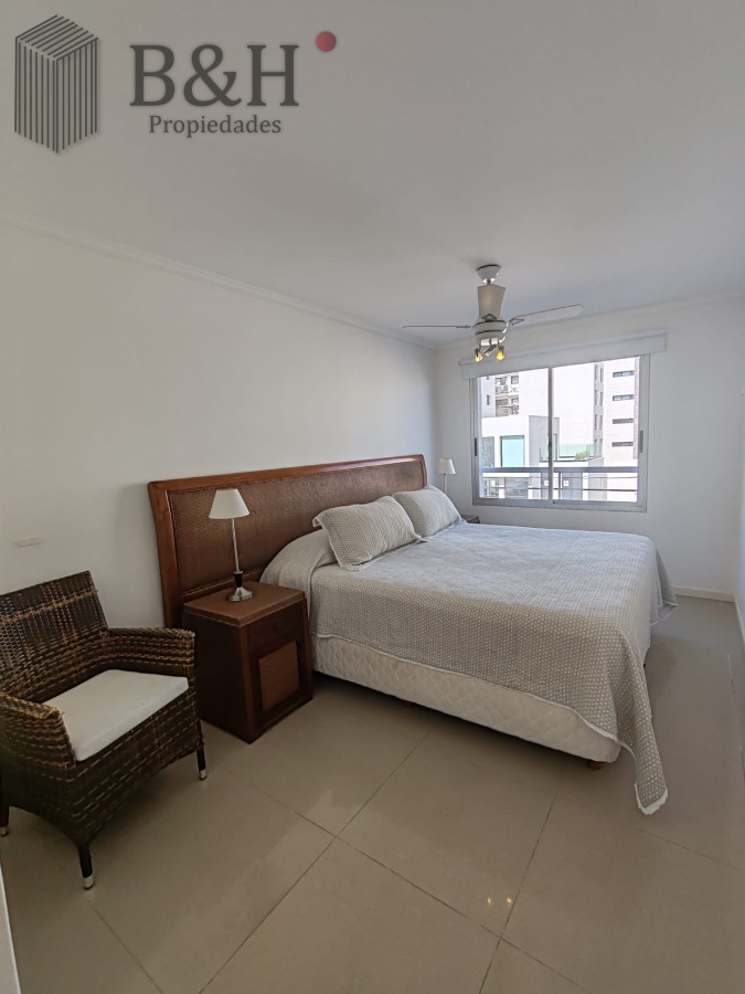 Apartamento ID.1760 - Punta del este, Península, departamento de 2 dormitorios con piscina, terraza y cochera.