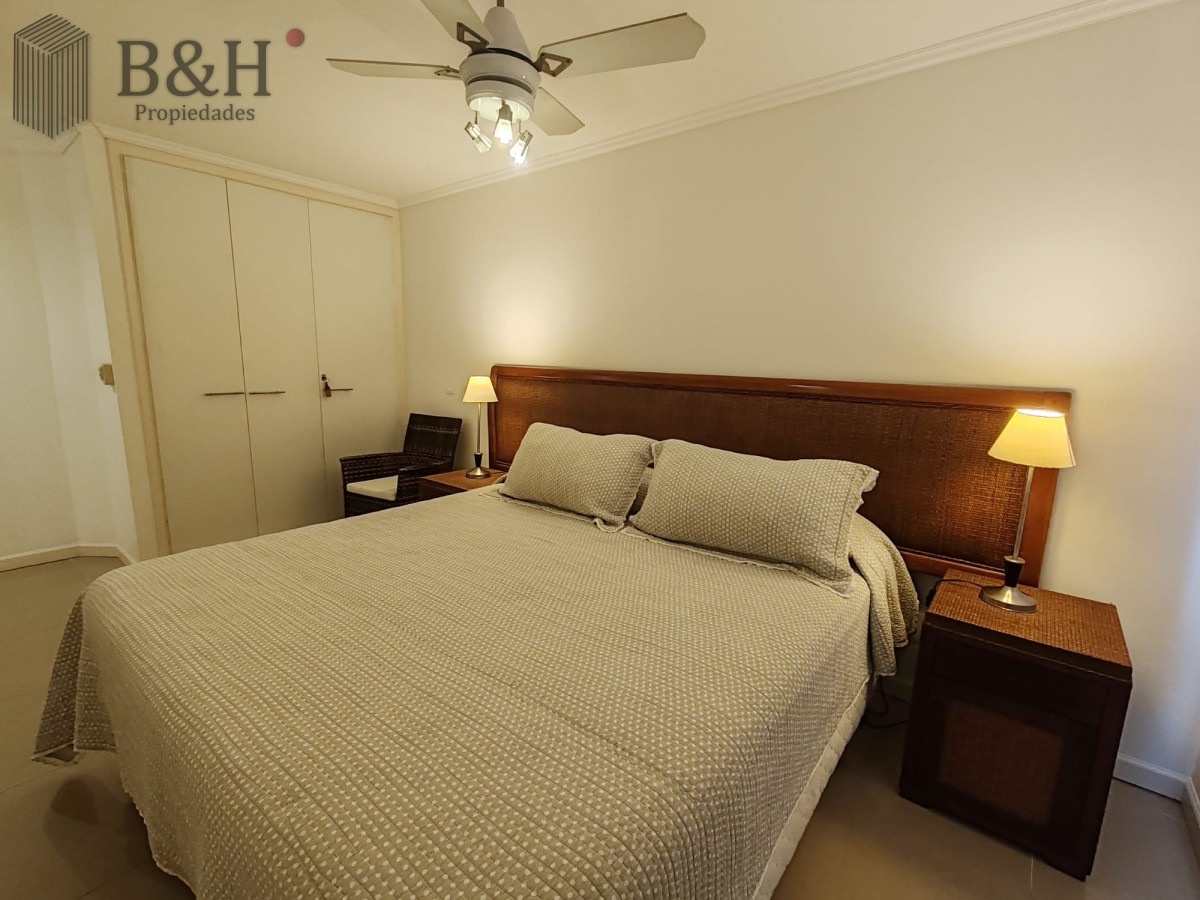 Apartamento ID.1760 - Punta del este, Península, departamento de 2 dormitorios con piscina, terraza y cochera.