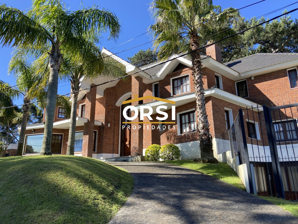 Casa ID.150 - Punta del Este, gran residencia en mansa, 6 dormitorios y piscina climatizada.