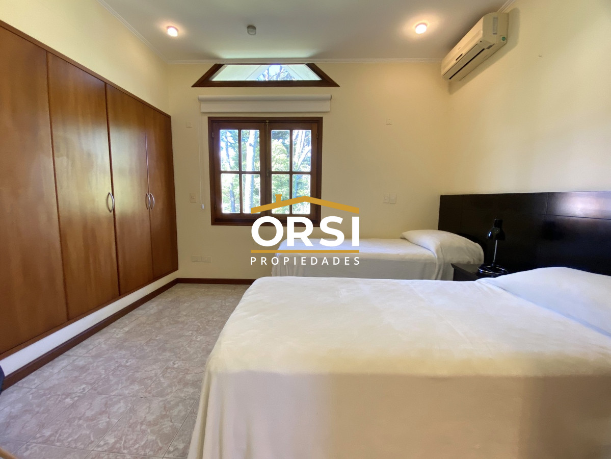 Casa ID.150 - Punta del Este, gran residencia en mansa, 6 dormitorios y piscina climatizada.