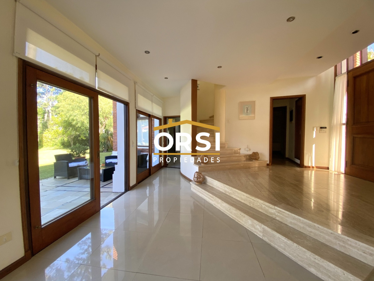 Casa ID.150 - Punta del Este, gran residencia en mansa, 6 dormitorios y piscina climatizada.