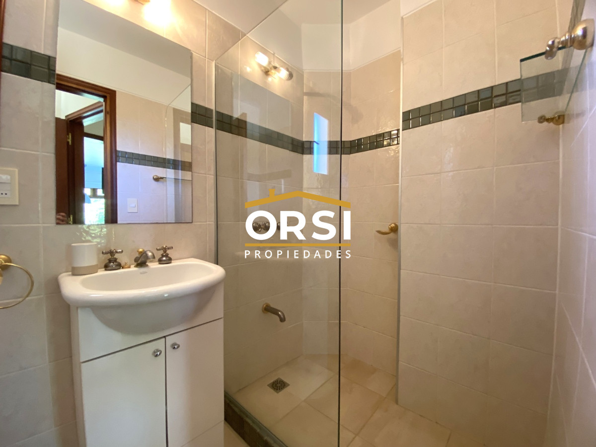 Casa ID.150 - Punta del Este, gran residencia en mansa, 6 dormitorios y piscina climatizada.