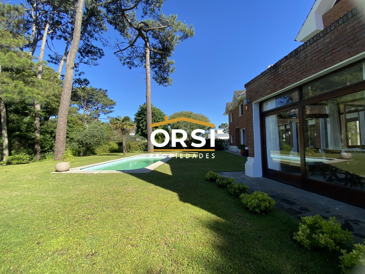 Casa ID.150 - Punta del Este, gran residencia en mansa, 6 dormitorios y piscina climatizada.
