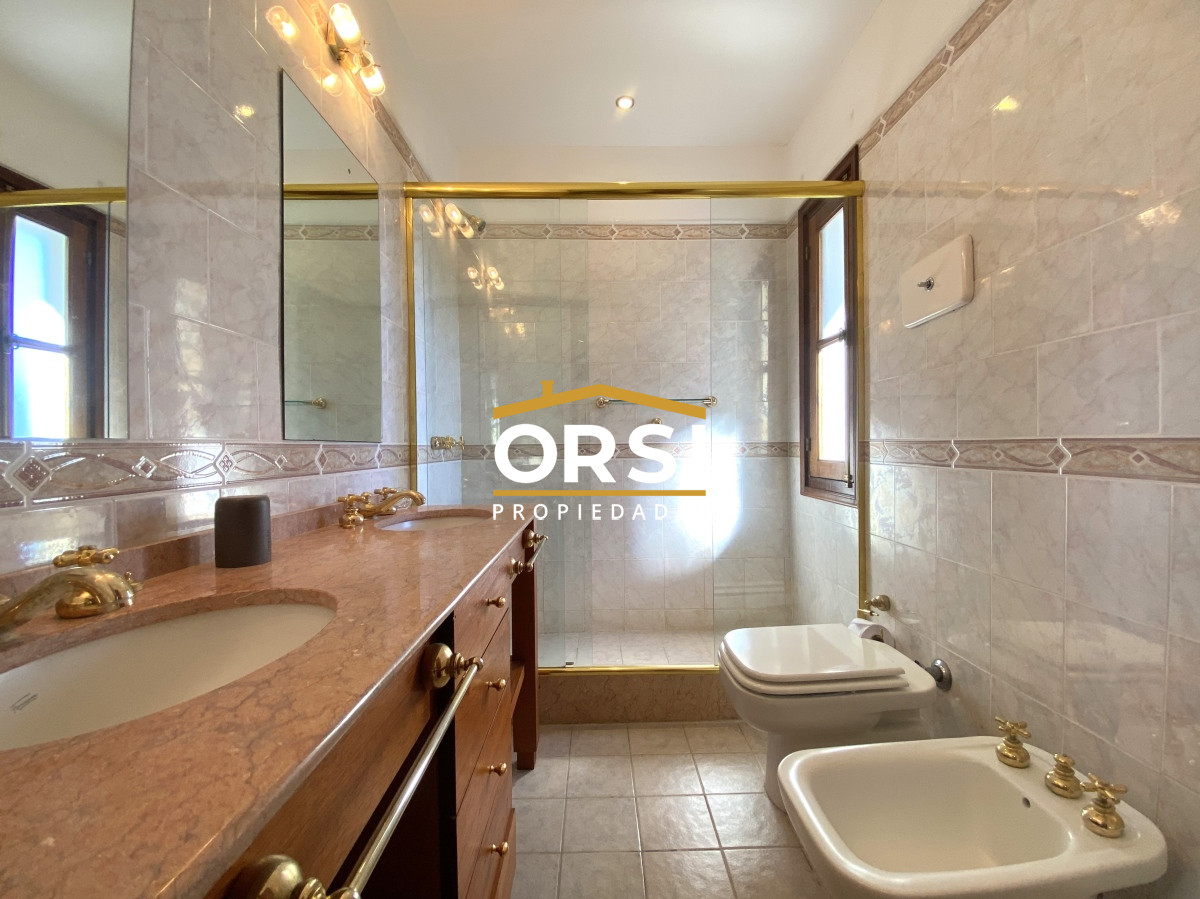 Casa ID.150 - Punta del Este, gran residencia en mansa, 6 dormitorios y piscina climatizada.