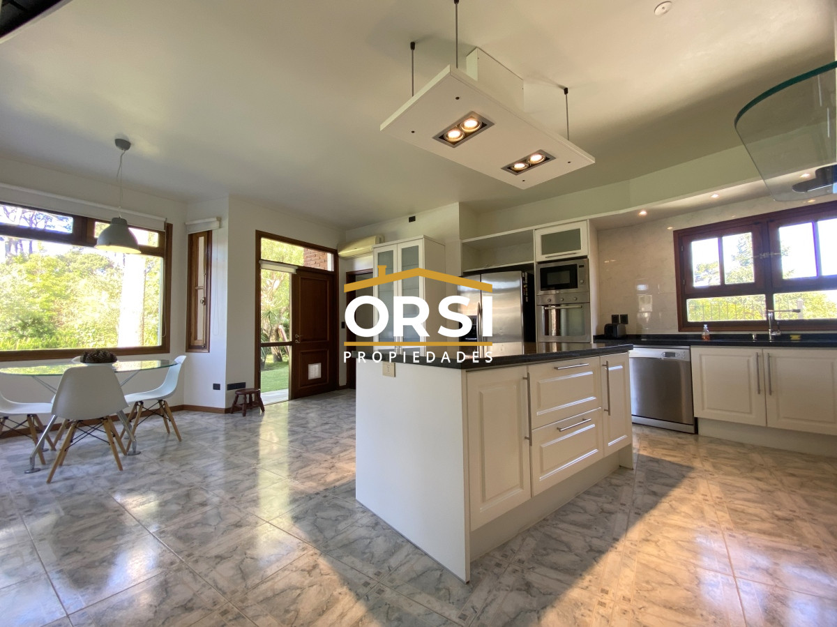 Casa ID.150 - Punta del Este, gran residencia en mansa, 6 dormitorios y piscina climatizada.