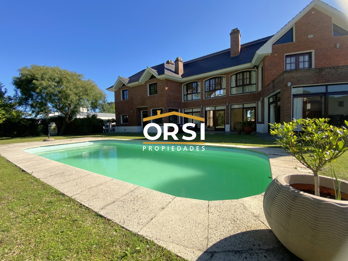 Casa ID.150 - Punta del Este, gran residencia en mansa, 6 dormitorios y piscina climatizada.