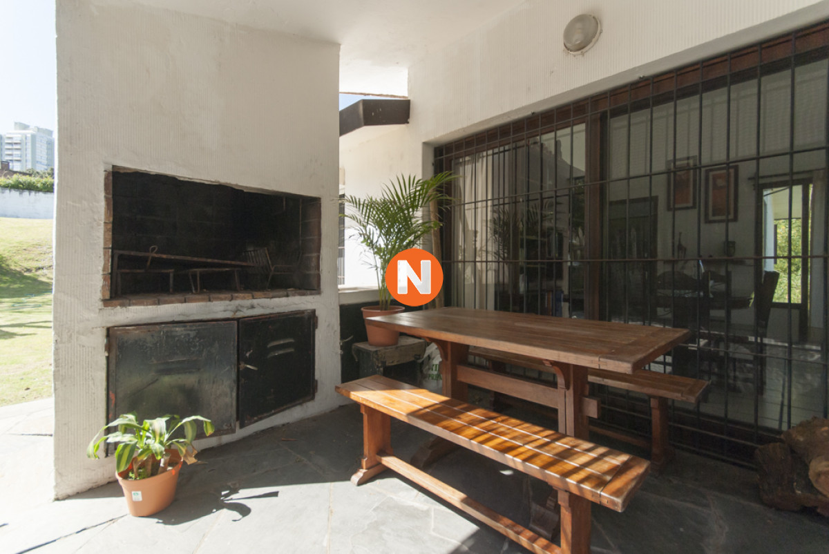 Casa Ref.215764 - Casa de 3 dormitorios y piscina en Mansa, Punta del Este. 