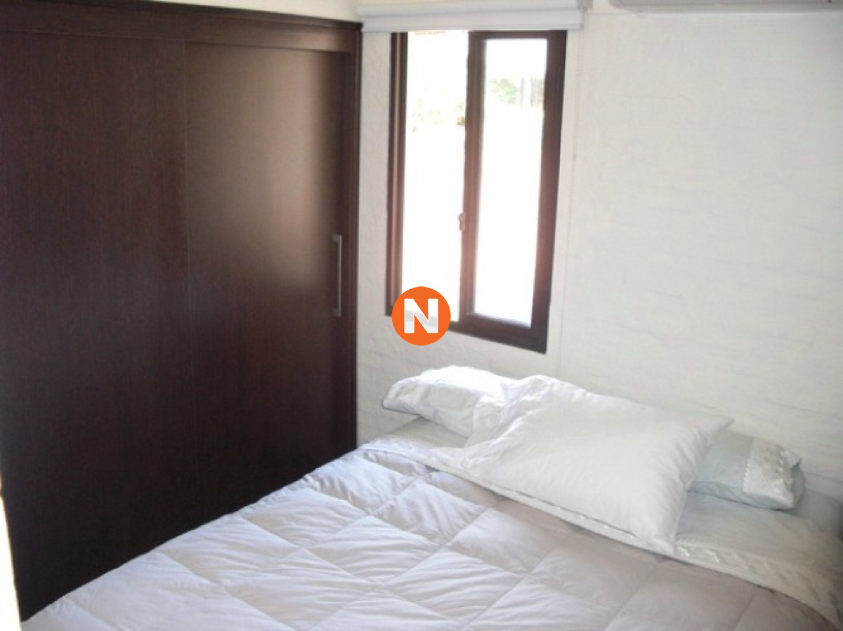 Casa Ref.220657 - Venta de Cabaña de 4 dormitorios y piscina cerca del mar, Pinares, Punta del Este 