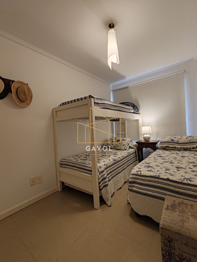 Apartamento ID.1048 - Punta del este, Península, departamento de 2 dormitorios con piscina, terraza y cochera.