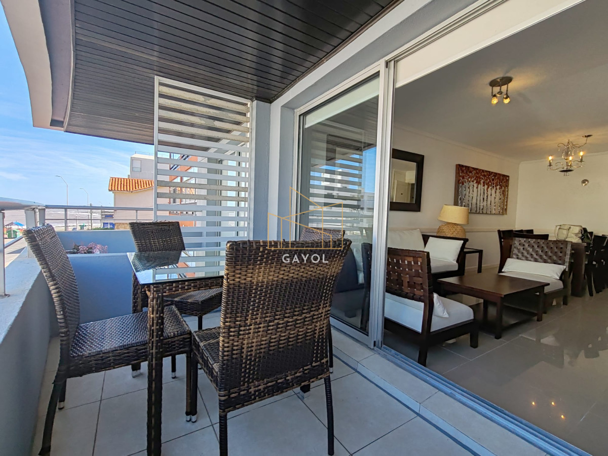 Apartamento ID.1048 - Punta del este, Península, departamento de 2 dormitorios con piscina, terraza y cochera.