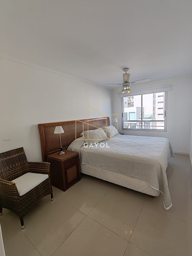 Apartamento ID.1048 - Punta del este, Península, departamento de 2 dormitorios con piscina, terraza y cochera.