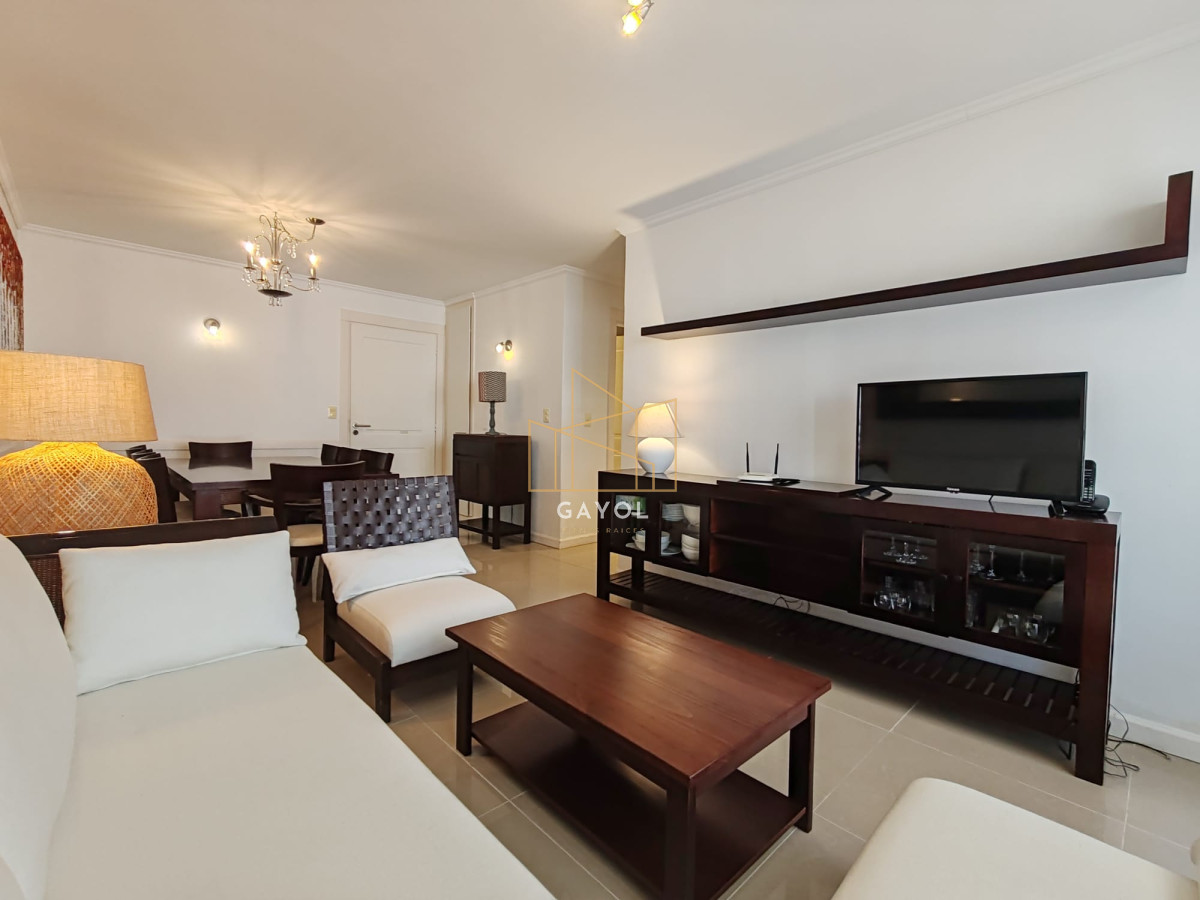 Apartamento ID.1048 - Punta del este, Península, departamento de 2 dormitorios con piscina, terraza y cochera.
