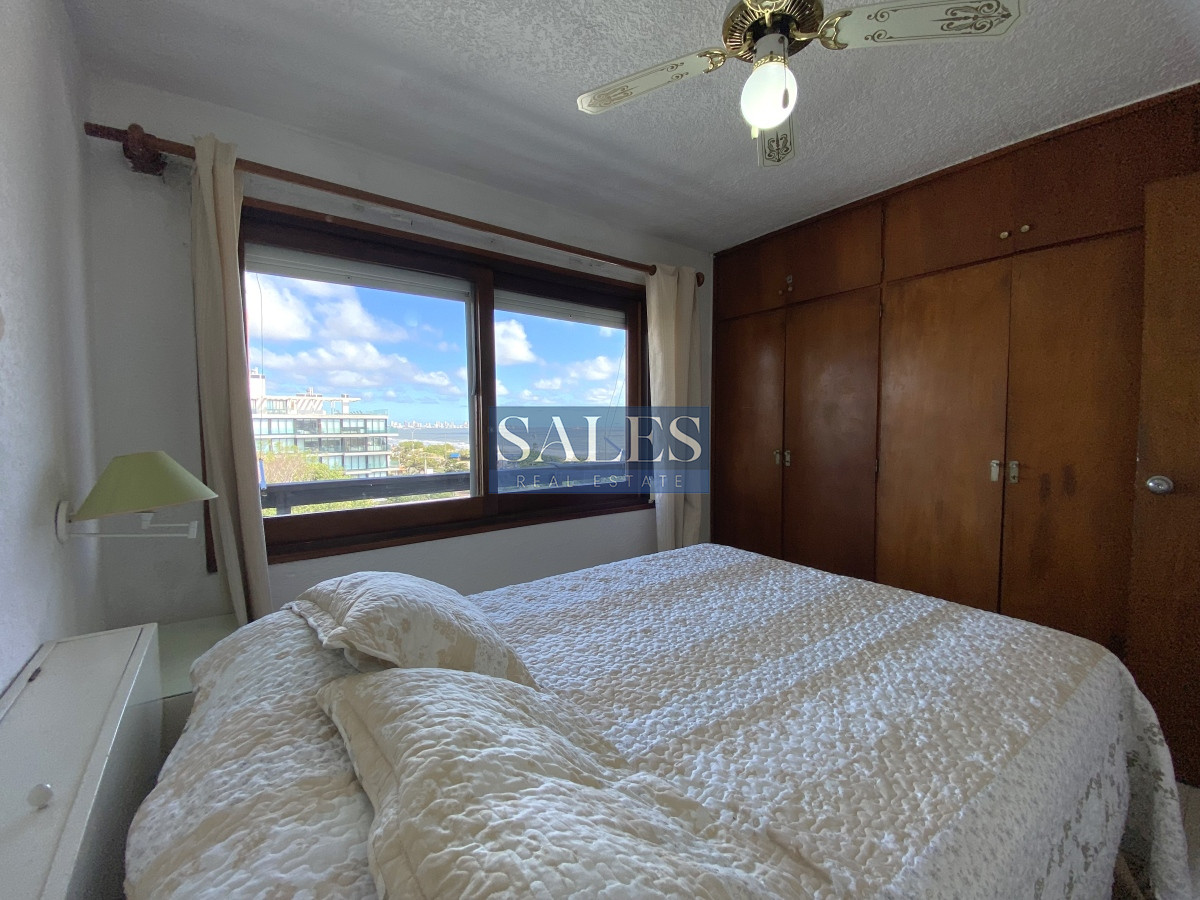 Apartamento ID.956 - Apartamento de 1 dormitorio en edificio ubicado en primera línea de Playa Mansa. 