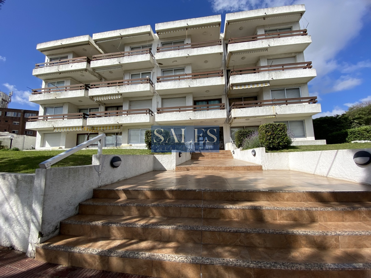 Apartamento ID.956 - Apartamento de 1 dormitorio en edificio ubicado en primera línea de Playa Mansa. 