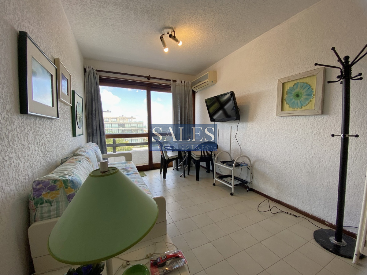 Apartamento ID.956 - Apartamento de 1 dormitorio en edificio ubicado en primera línea de Playa Mansa. 