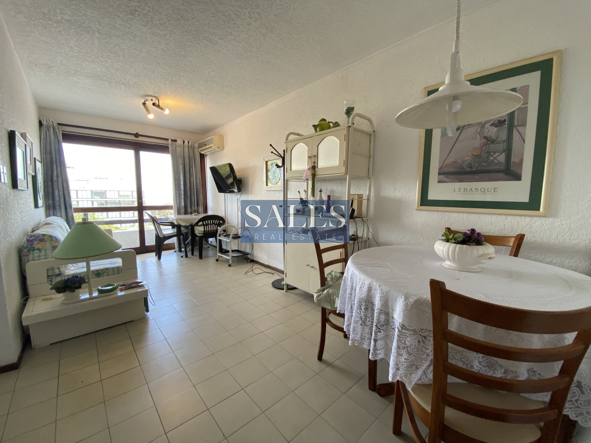 Apartamento ID.956 - Apartamento de 1 dormitorio en edificio ubicado en primera línea de Playa Mansa. 