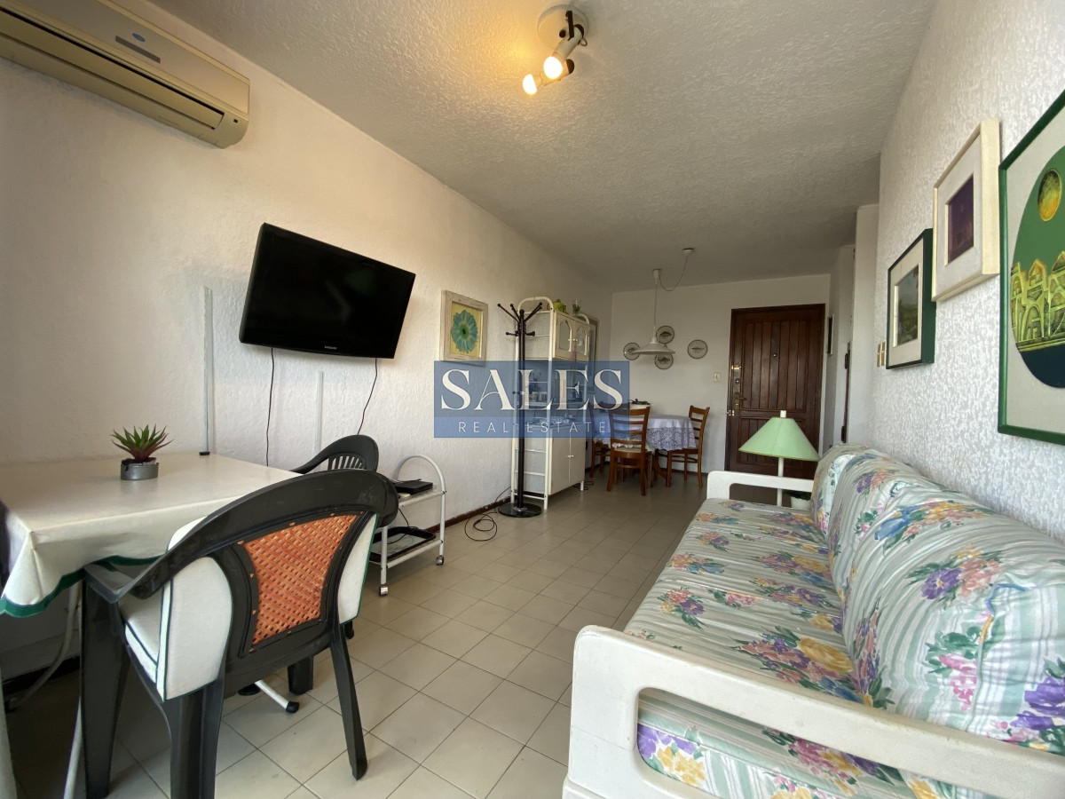 Apartamento ID.956 - Apartamento de 1 dormitorio en edificio ubicado en primera línea de Playa Mansa. 