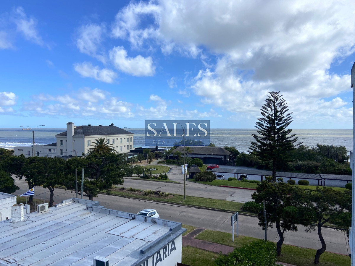 Apartamento ID.956 - Apartamento de 1 dormitorio en edificio ubicado en primera línea de Playa Mansa. 
