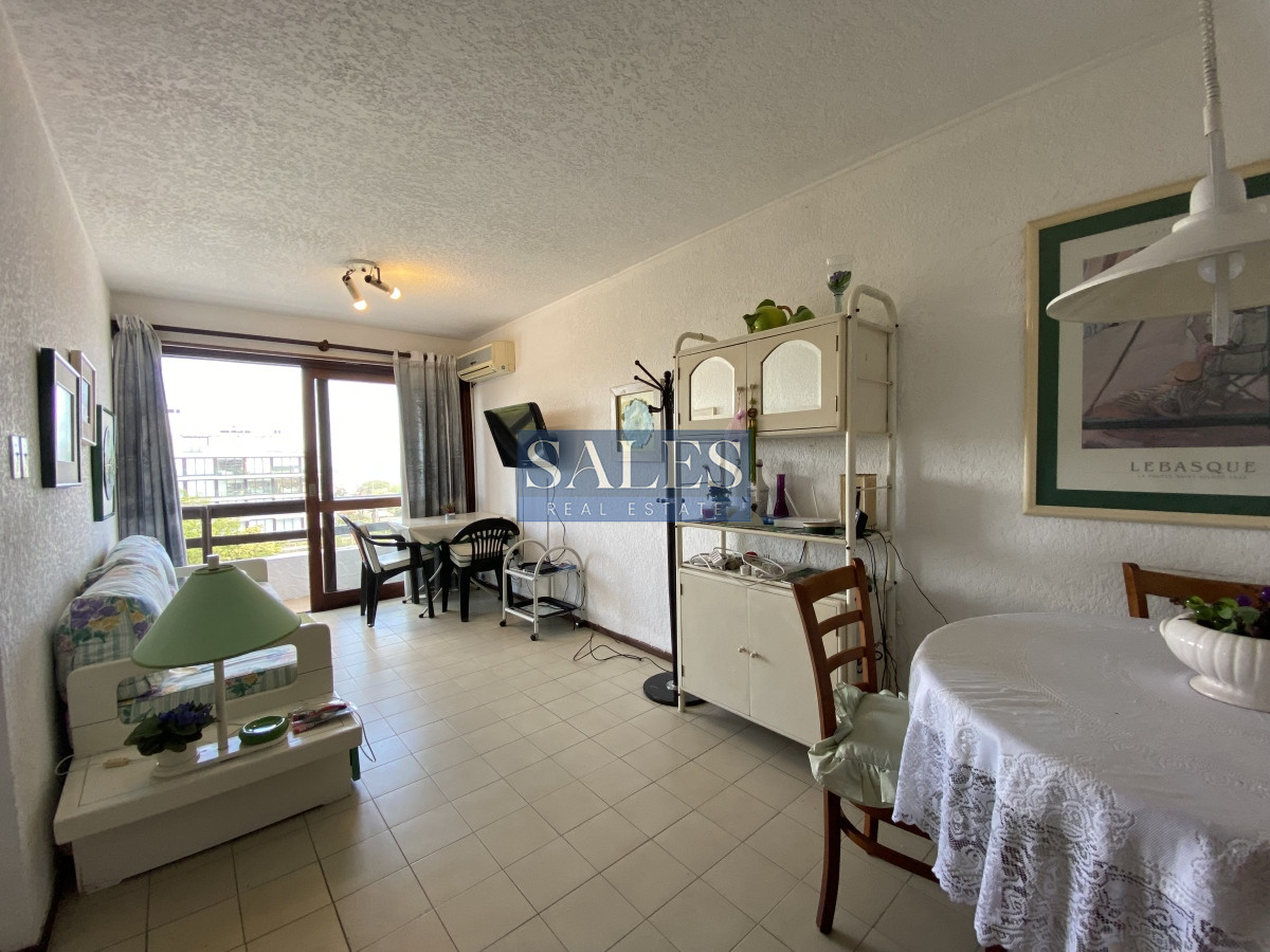 Apartamento ID.956 - Apartamento de 1 dormitorio en edificio ubicado en primera línea de Playa Mansa. 