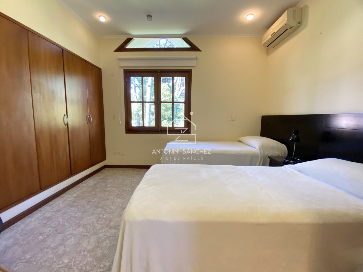 Casa ID.2795 - Venta Casa 6 dormitorios Mansa Punta del Este