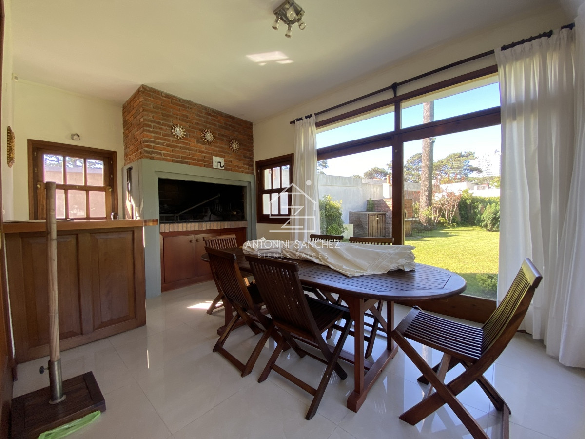 Casa ID.2795 - Venta Casa 6 dormitorios Mansa Punta del Este