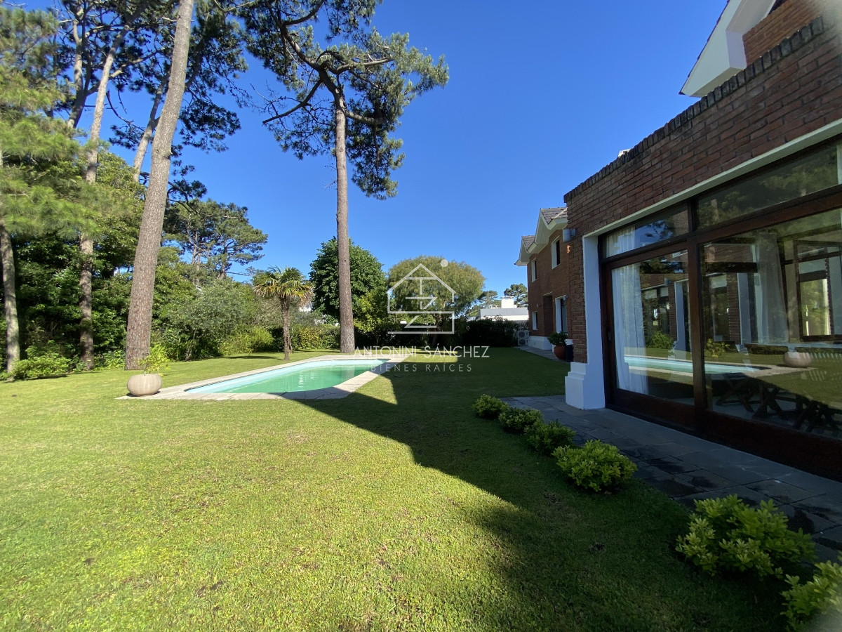 Casa ID.2795 - Venta Casa 6 dormitorios Mansa Punta del Este