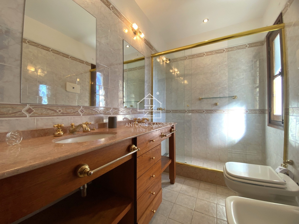 Casa ID.2795 - Venta Casa 6 dormitorios Mansa Punta del Este