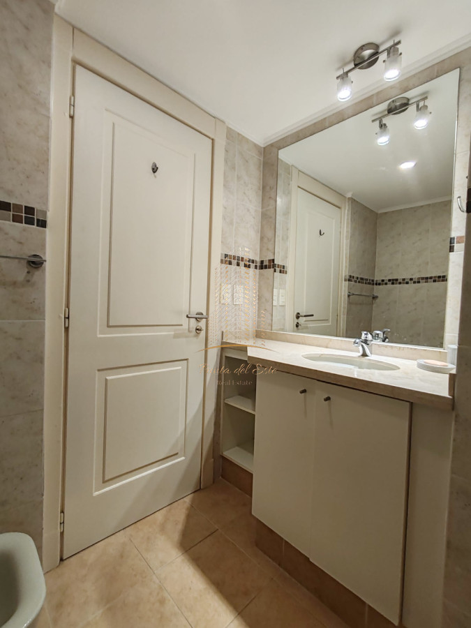 Apartamento ID.1071 - Punta del este, Península, departamento de 2 dormitorios con piscina, terraza y cochera.