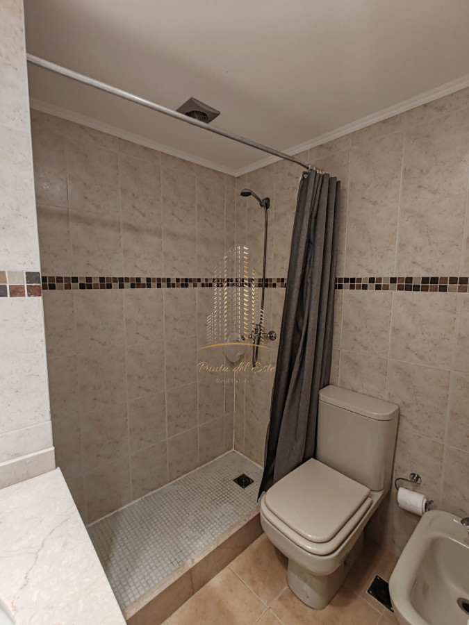 Apartamento ID.1071 - Punta del este, Península, departamento de 2 dormitorios con piscina, terraza y cochera.