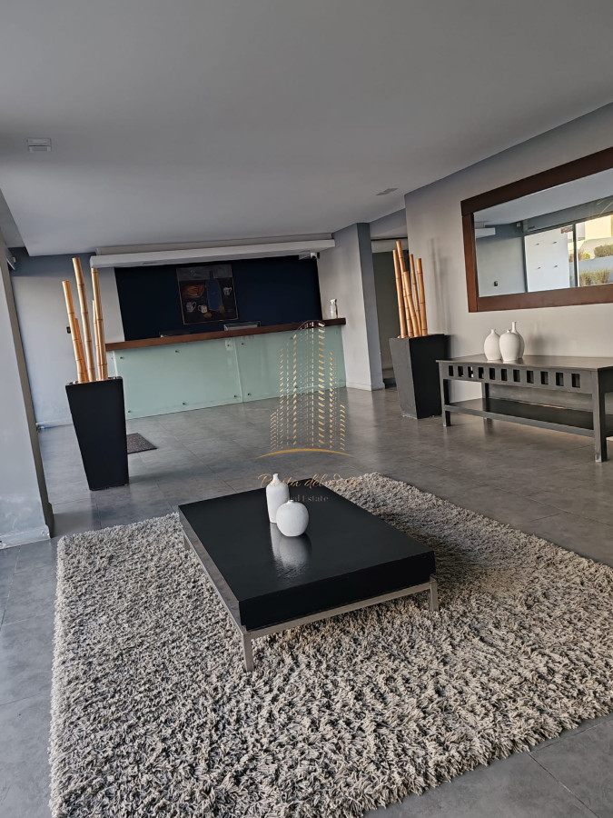 Apartamento ID.1071 - Punta del este, Península, departamento de 2 dormitorios con piscina, terraza y cochera.