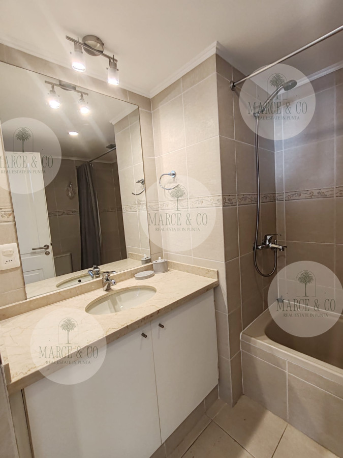 Apartamento ID.1097 - Punta del este, Península, departamento de 2 dormitorios con piscina, terraza y cochera.