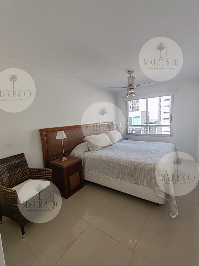 Apartamento ID.1097 - Punta del este, Península, departamento de 2 dormitorios con piscina, terraza y cochera.