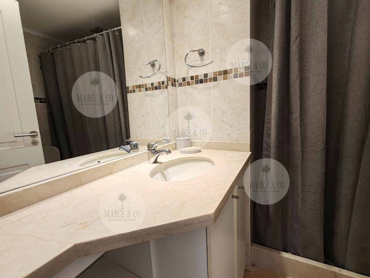 Apartamento ID.1097 - Punta del este, Península, departamento de 2 dormitorios con piscina, terraza y cochera.