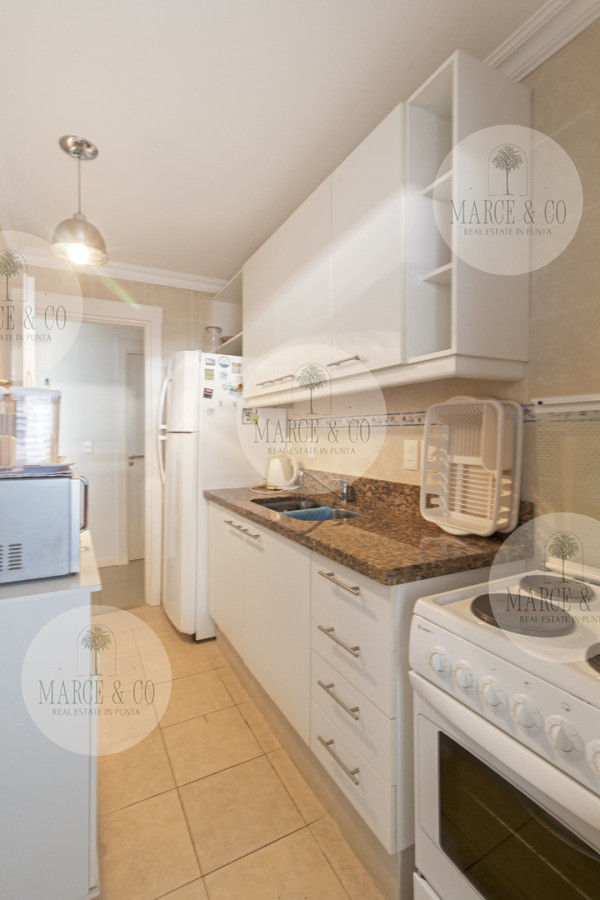 Apartamento ID.1097 - Punta del este, Península, departamento de 2 dormitorios con piscina, terraza y cochera.