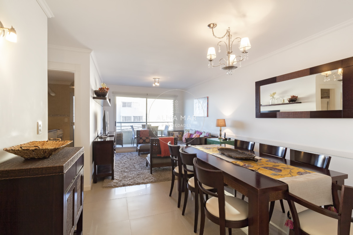 Apartamento ID.1097 - Punta del este, Península, departamento de 2 dormitorios con piscina, terraza y cochera.