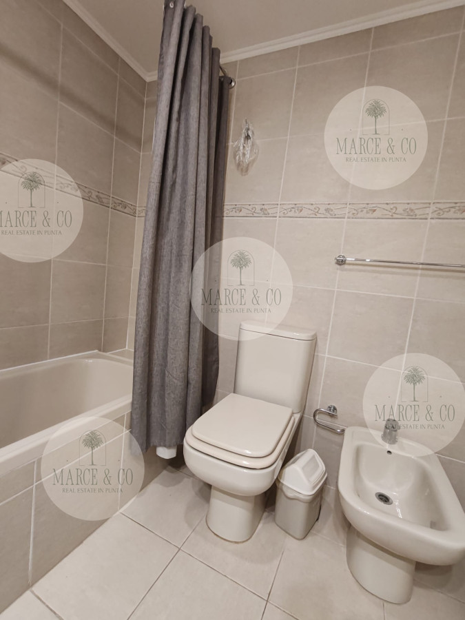 Apartamento ID.1097 - Punta del este, Península, departamento de 2 dormitorios con piscina, terraza y cochera.