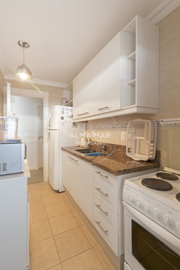 Apartamento ID.1097 - Punta del este, Península, departamento de 2 dormitorios con piscina, terraza y cochera.