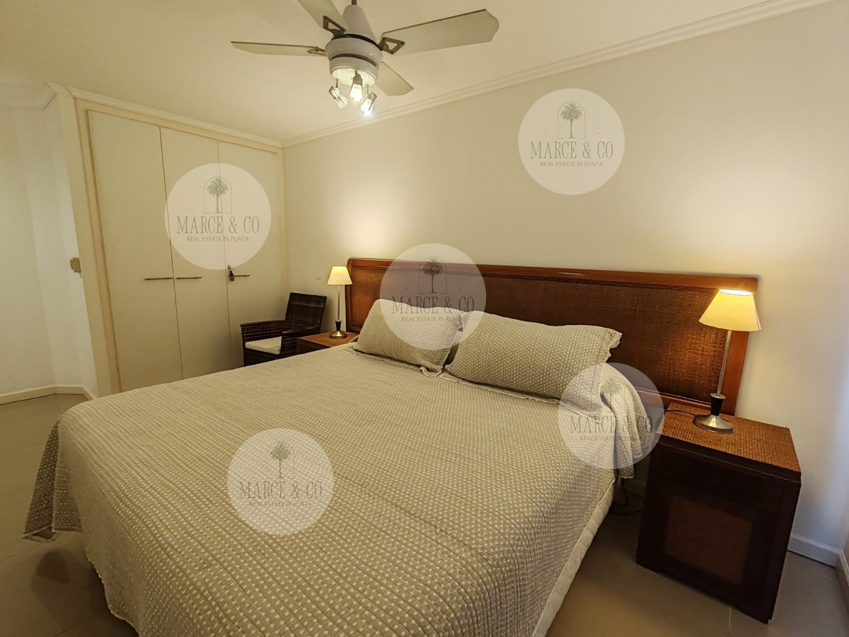 Apartamento ID.1097 - Punta del este, Península, departamento de 2 dormitorios con piscina, terraza y cochera.