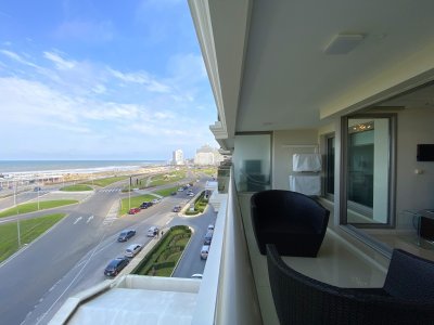 Apartamento de 3 dormitorios con vista al mar en Brava, Punta del Este. 